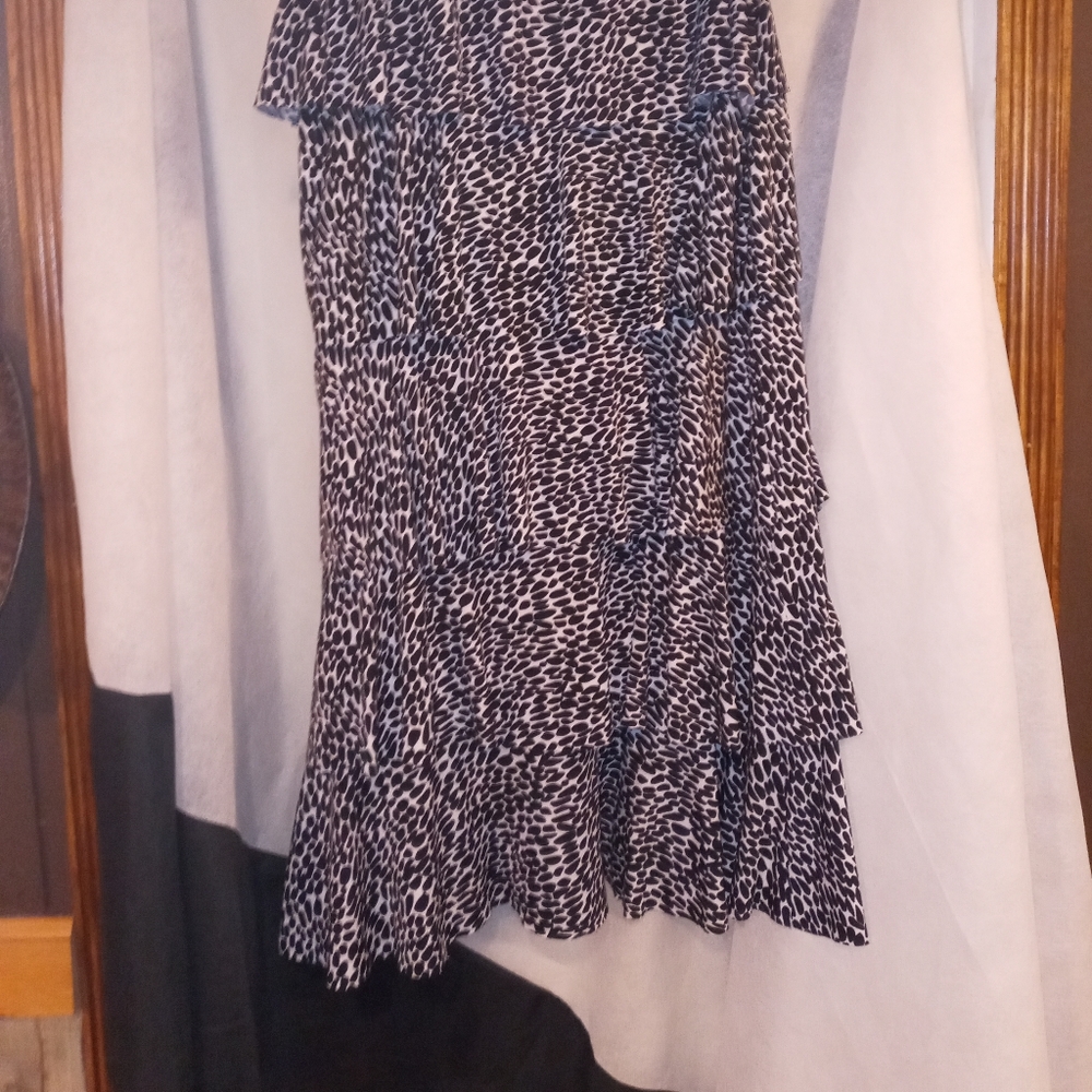 Ladies Ruffle dress - Picture 2 of 2